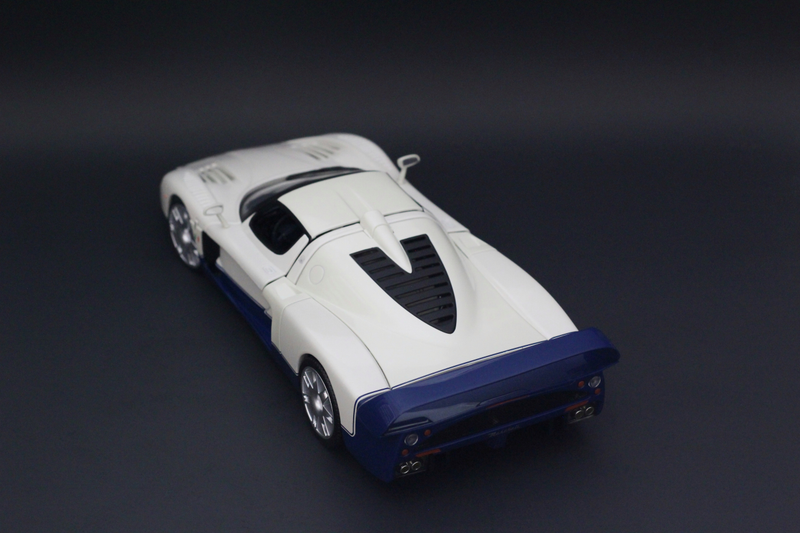 Illustration for article titled Maserati MC12 by Hot Wheels in 1:18